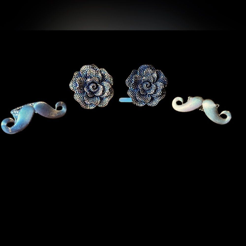 Set of 4 fun new stretch rings, sizes 7/8. Gold & silver mustache, & bling roses